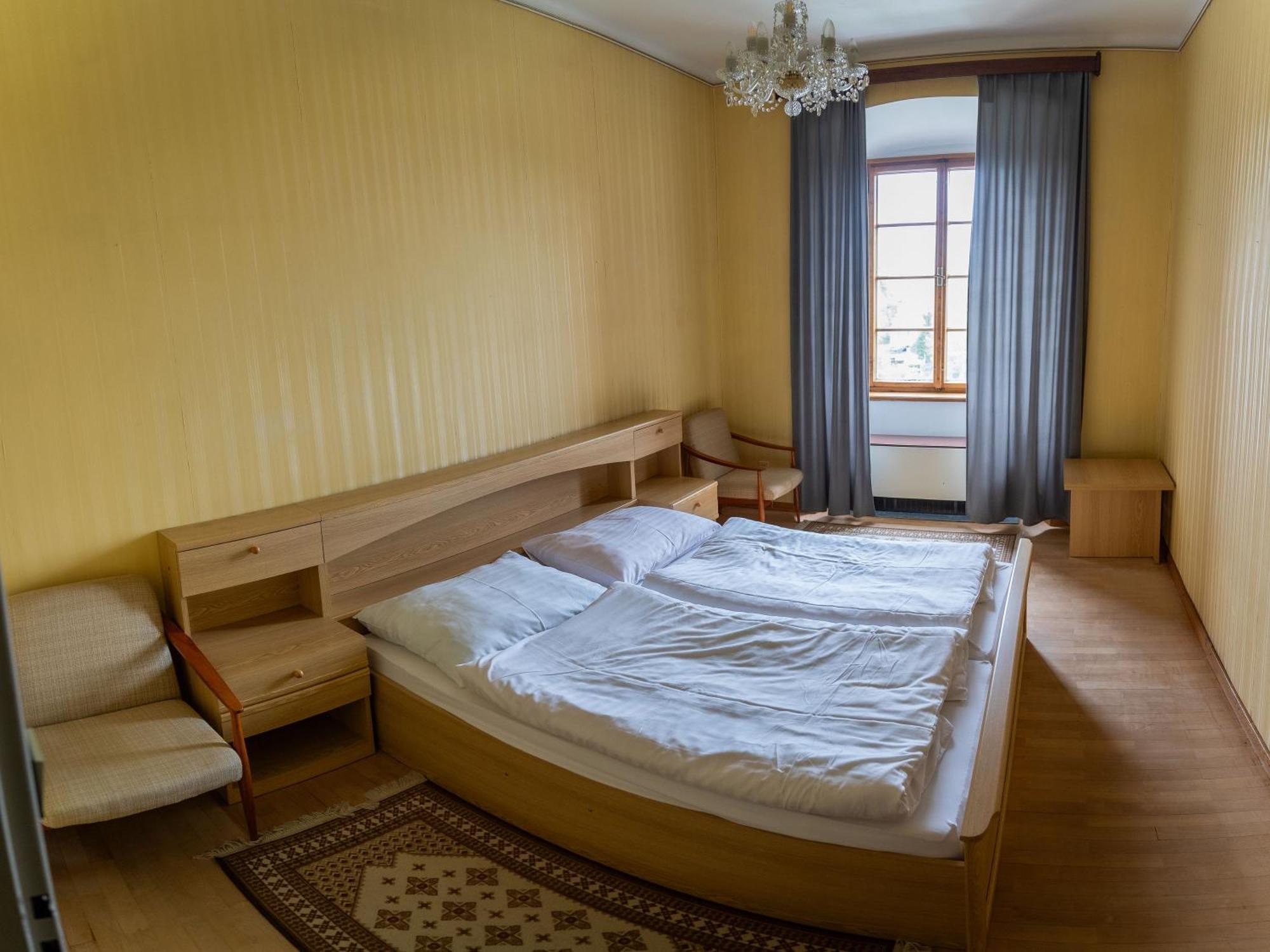 Zamek Lnare Hotel Bagian luar foto